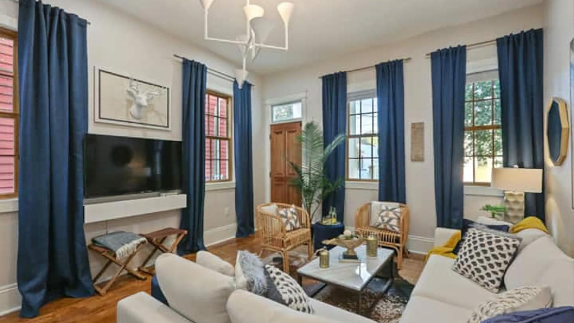 Designer Walking Distance To The French Quarter's *