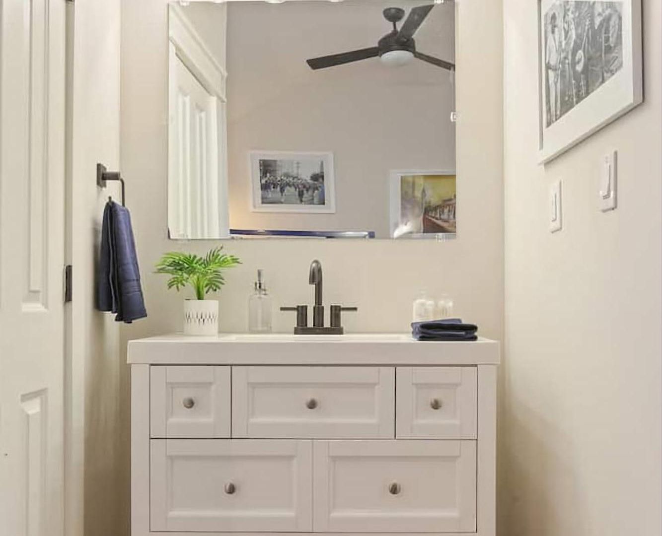 Designer Walking Distance To The French Quarter's Holiday home New Orleans