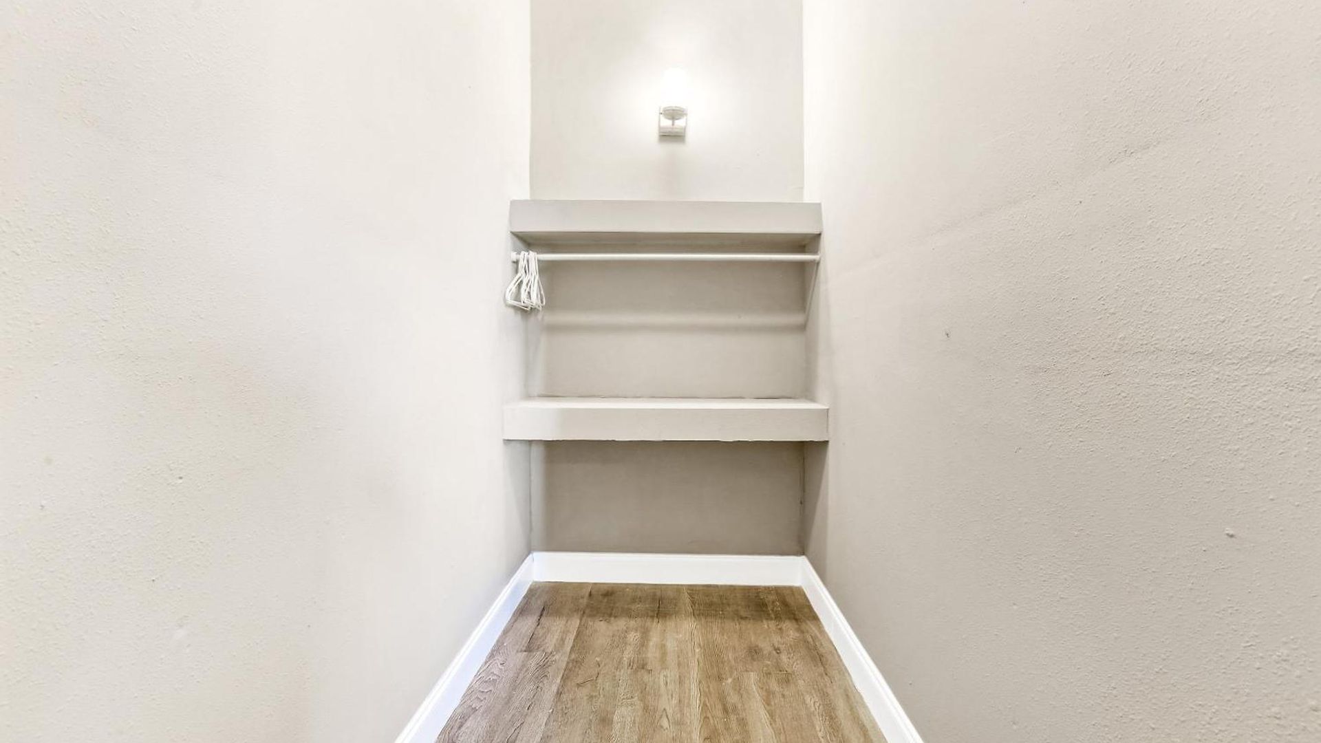 Stunning Near French Quarter Apartment *