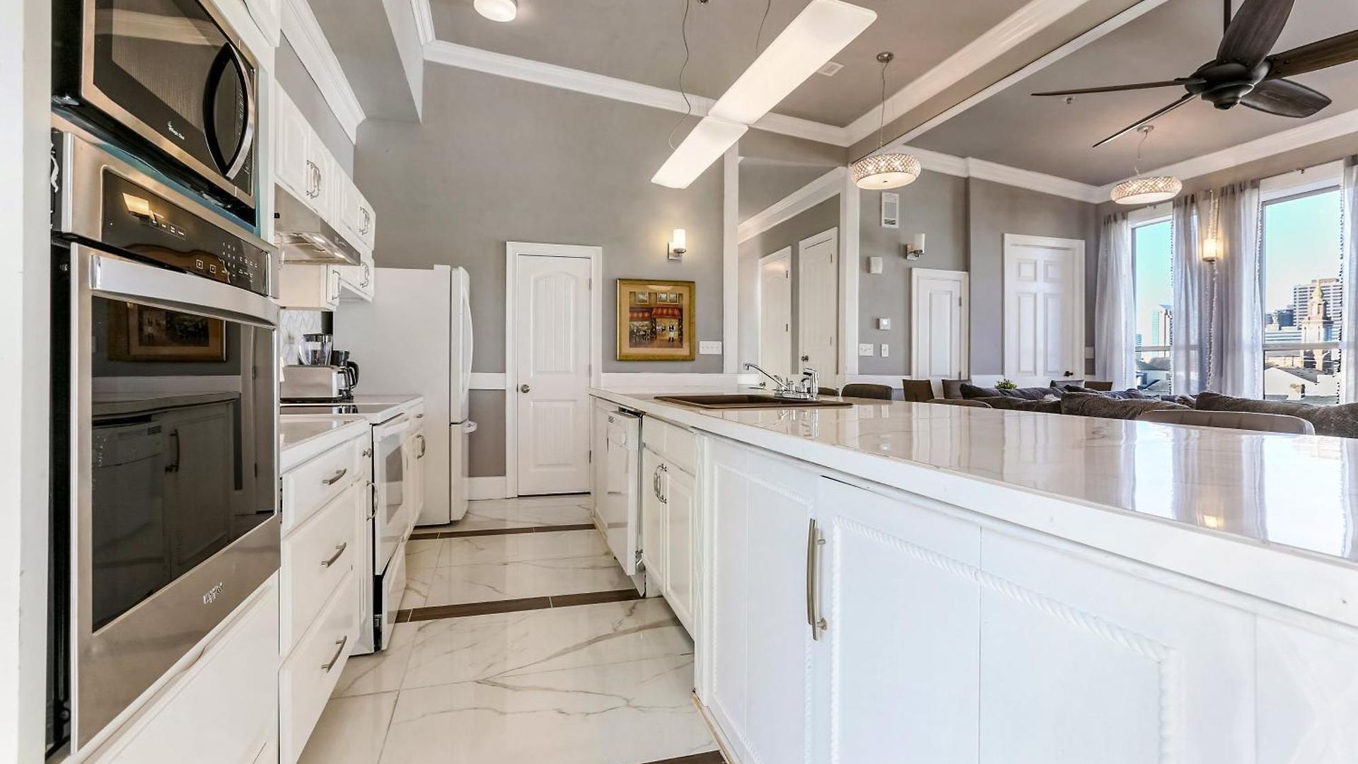 Stunning Near French Quarter Apartment