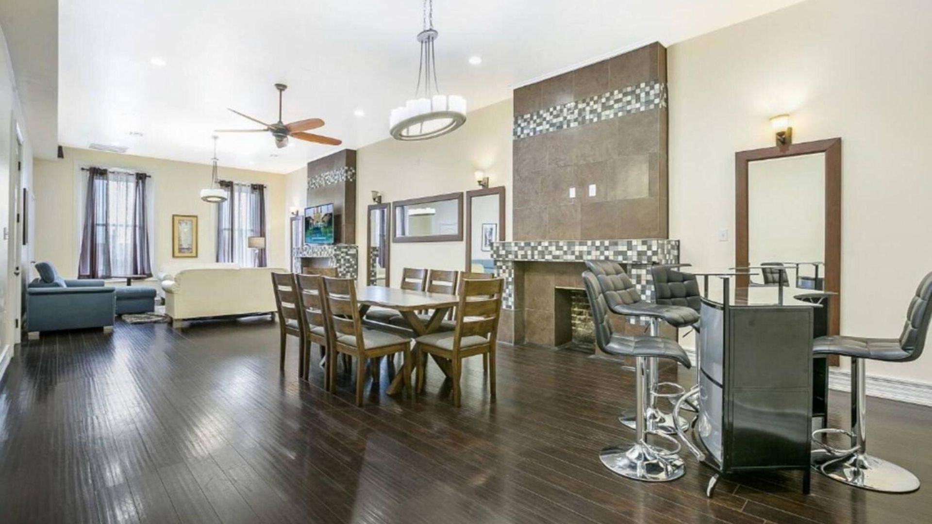 Carondelet Street Penthouse Close To Attractions New Orleans