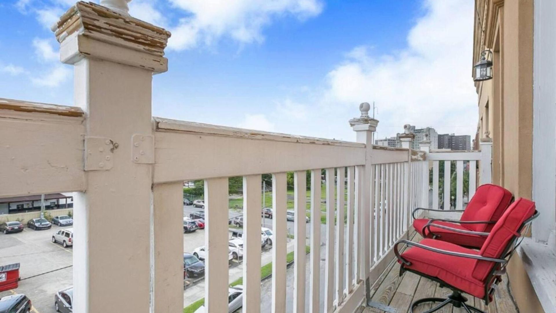 Carondelet Street Penthouse Close To Attractions * New Orleans