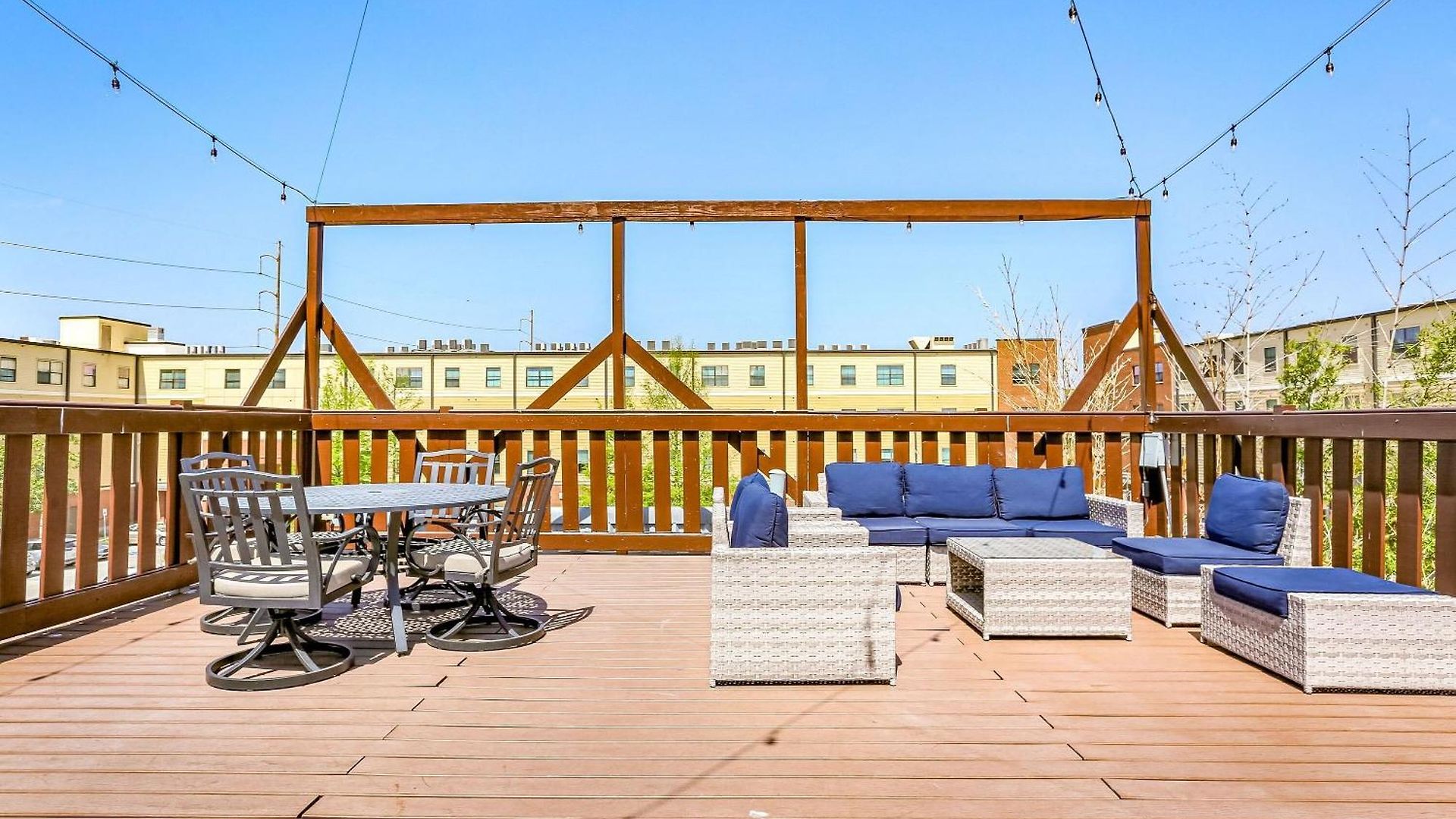 Carondelet Street Penthouse Close To Attractions * New Orleans