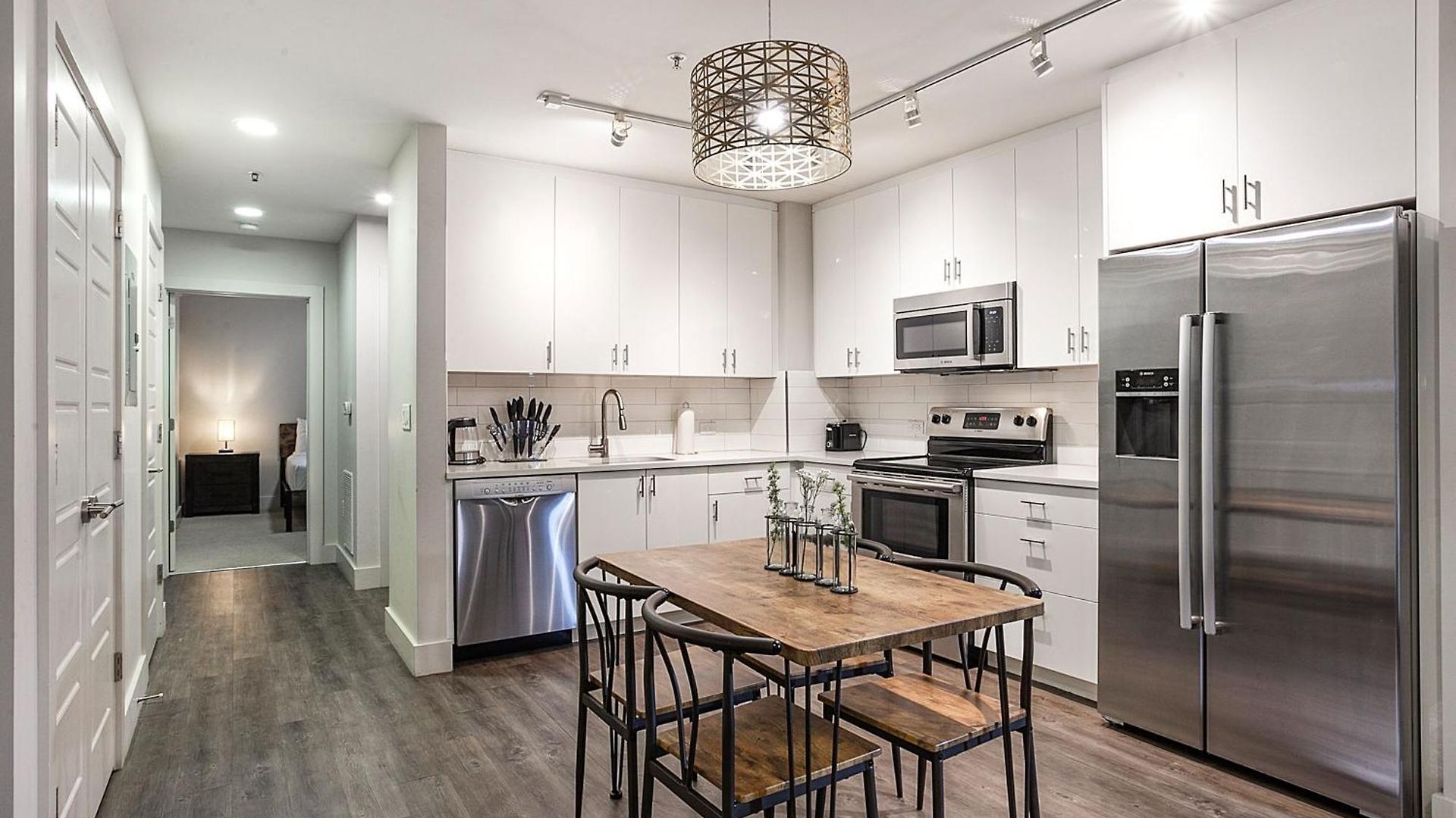California Building By Hosteeva Apartment