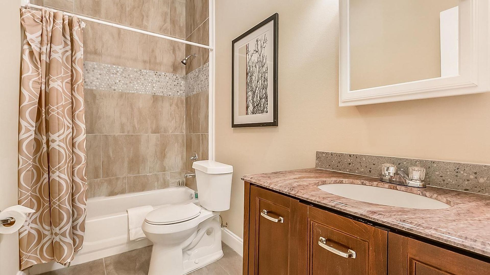 Spacious In Downtown Nola