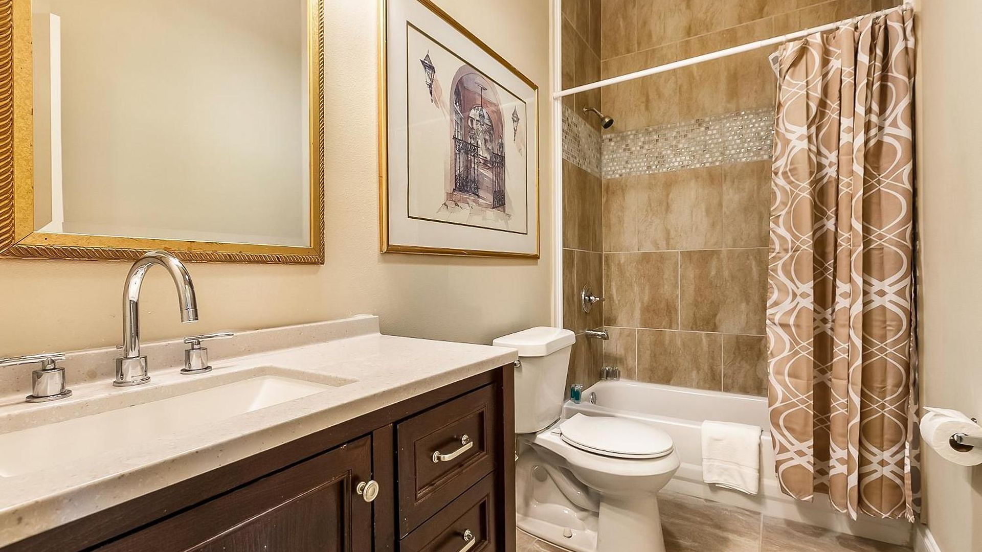 Spacious In Downtown Nola