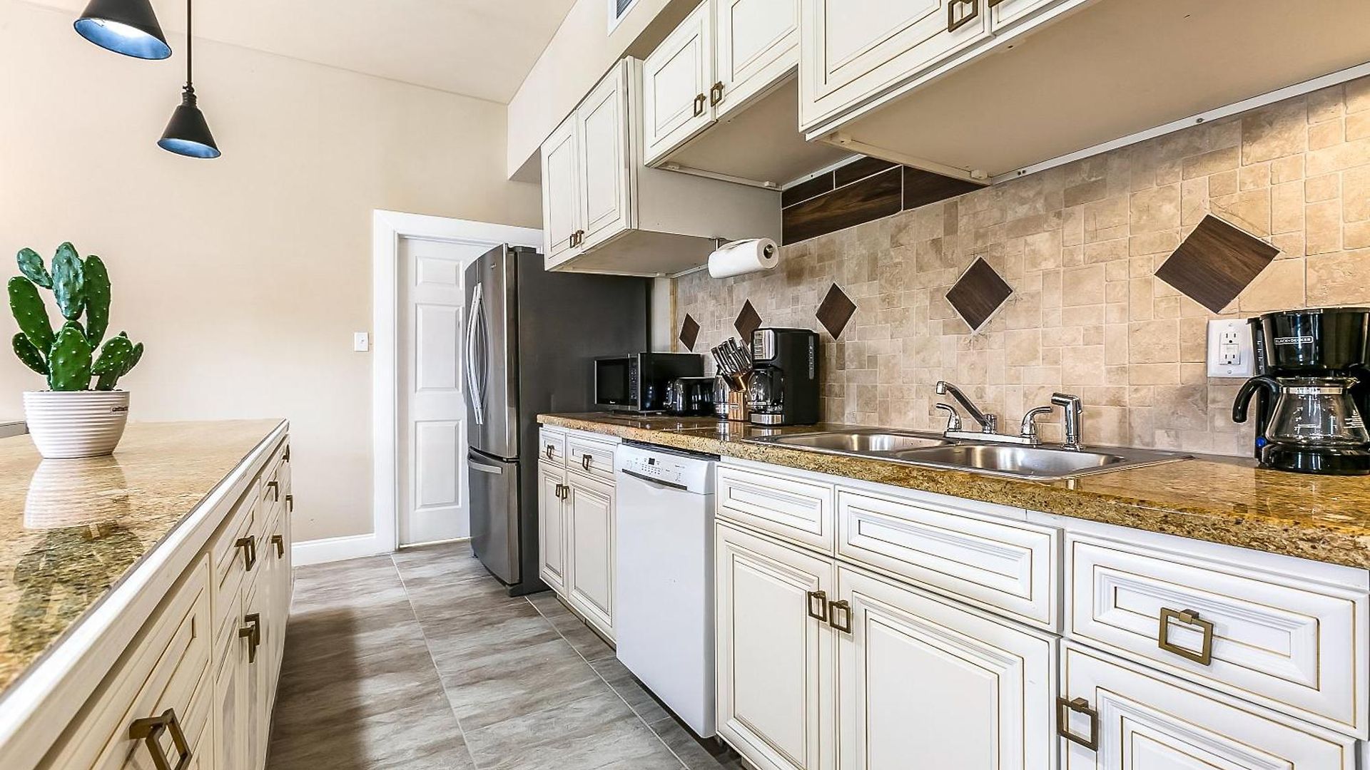 Spacious In Downtown Nola