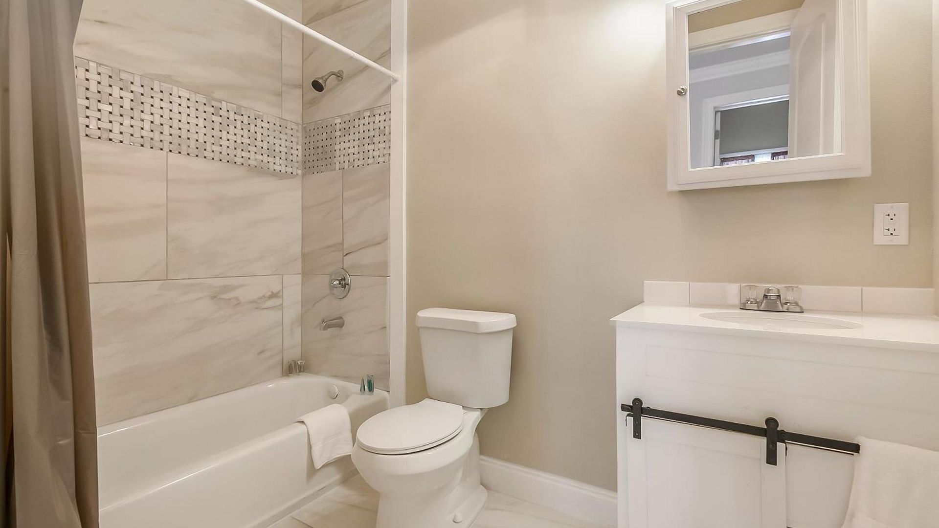 Spacious In Downtown Nola *