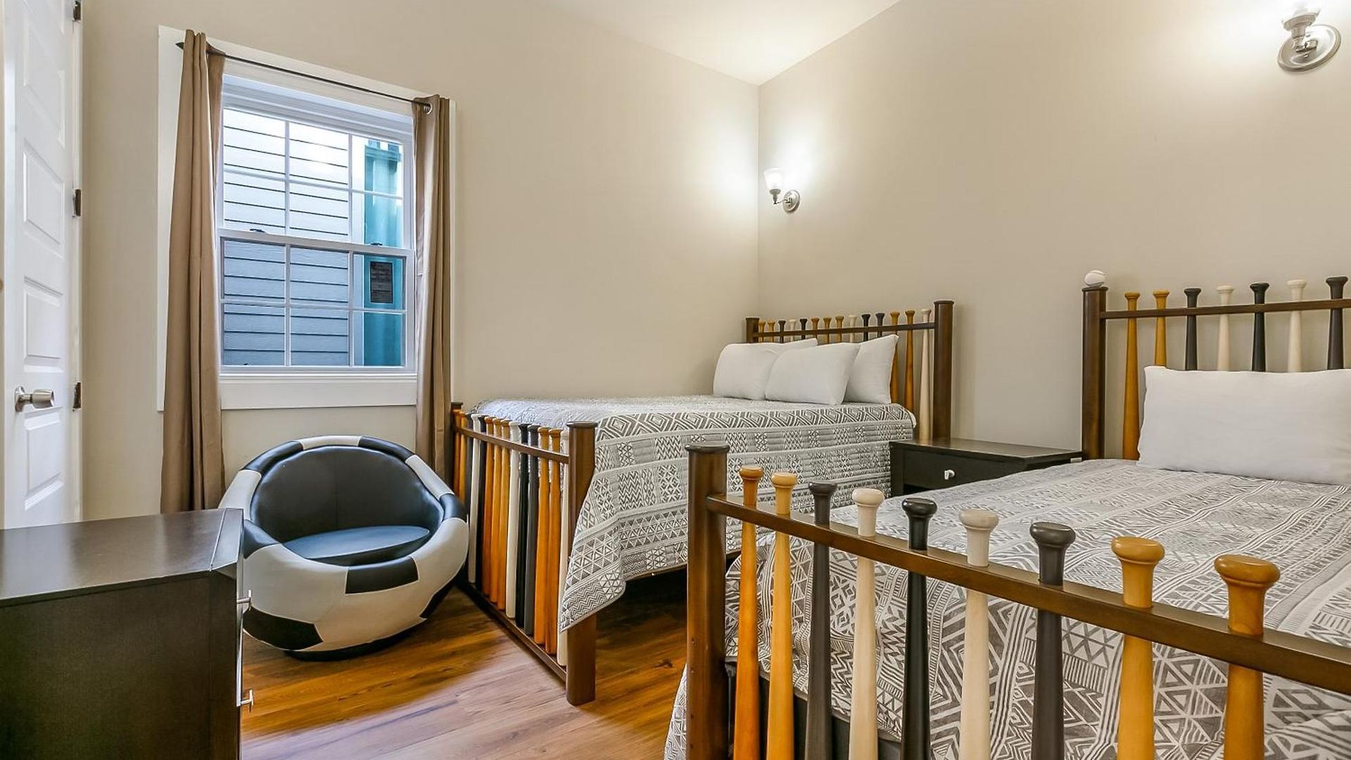 Spacious In Downtown Nola Apartment