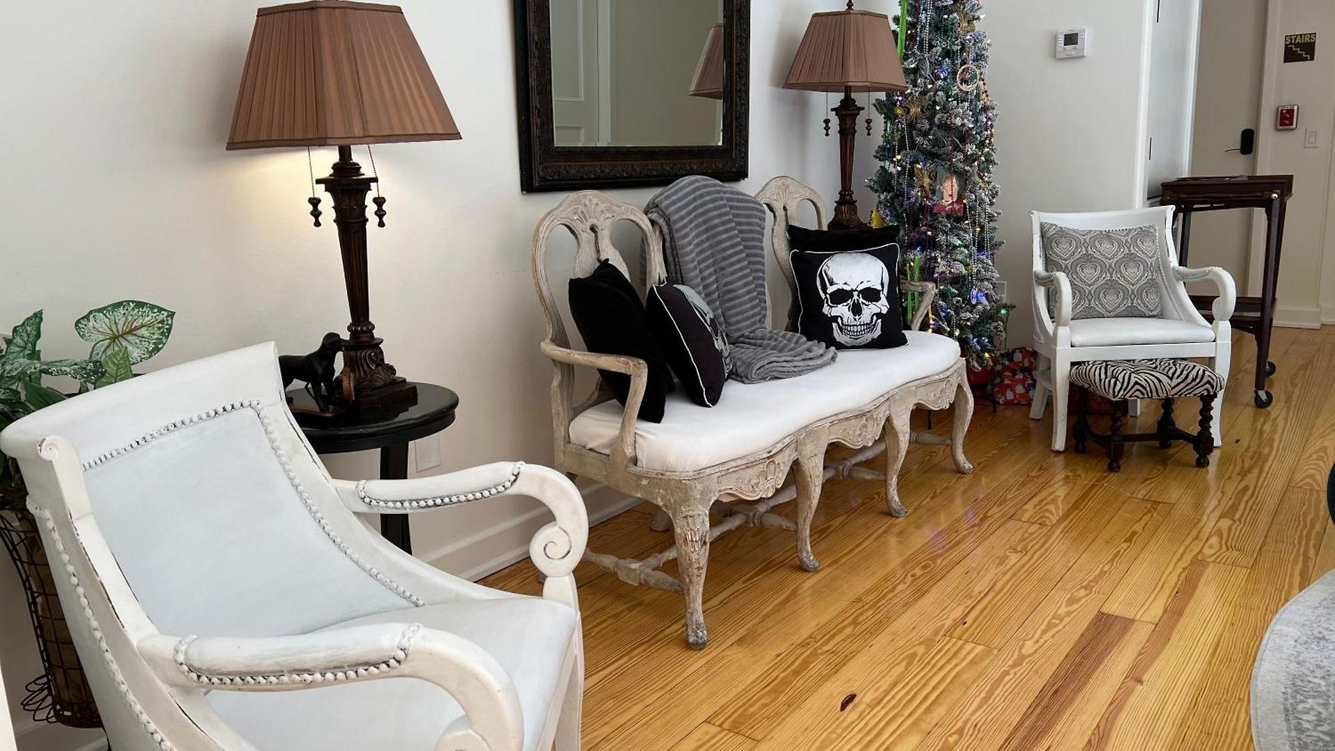 Apartment Entire W/ Party Rooftop - A Block Away From Parades *