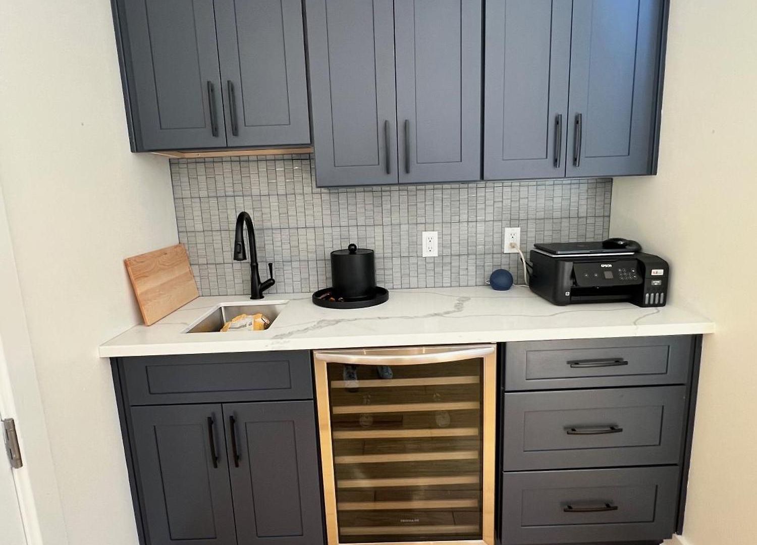 Entire W/ Party Rooftop - A Block Away From Parades Apartment