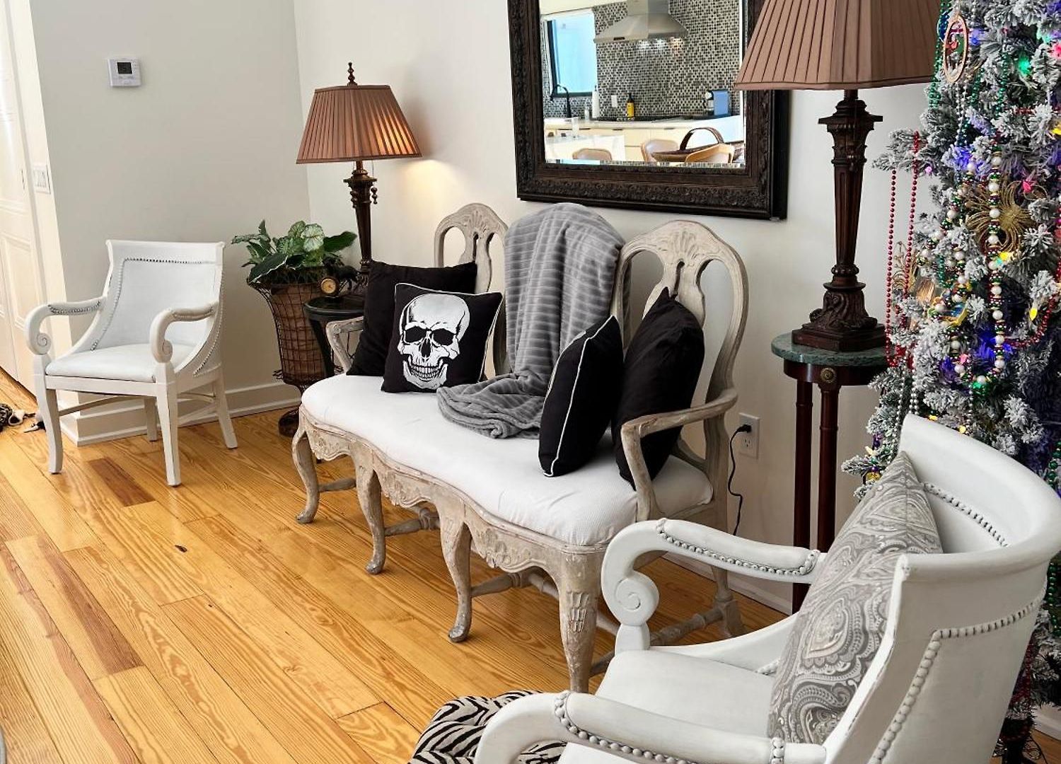 Apartment Entire W/ Party Rooftop - A Block Away From Parades *