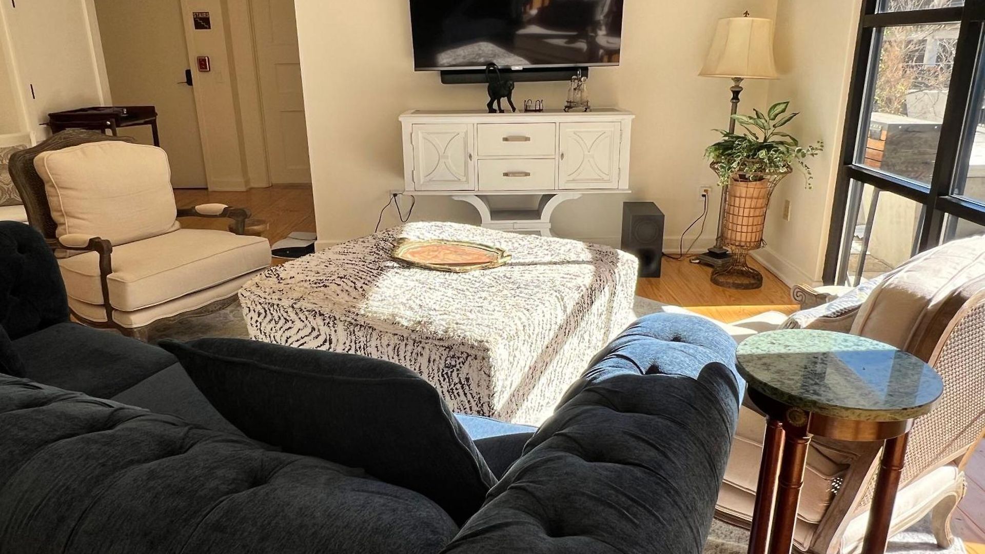 Apartment Entire W/ Party Rooftop - A Block Away From Parades *