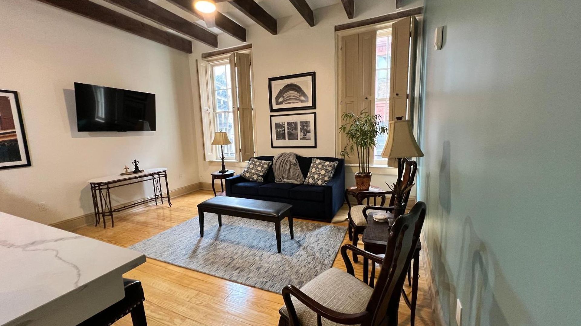 Entire W/ Party Rooftop - A Block Away From Parades Apartment *