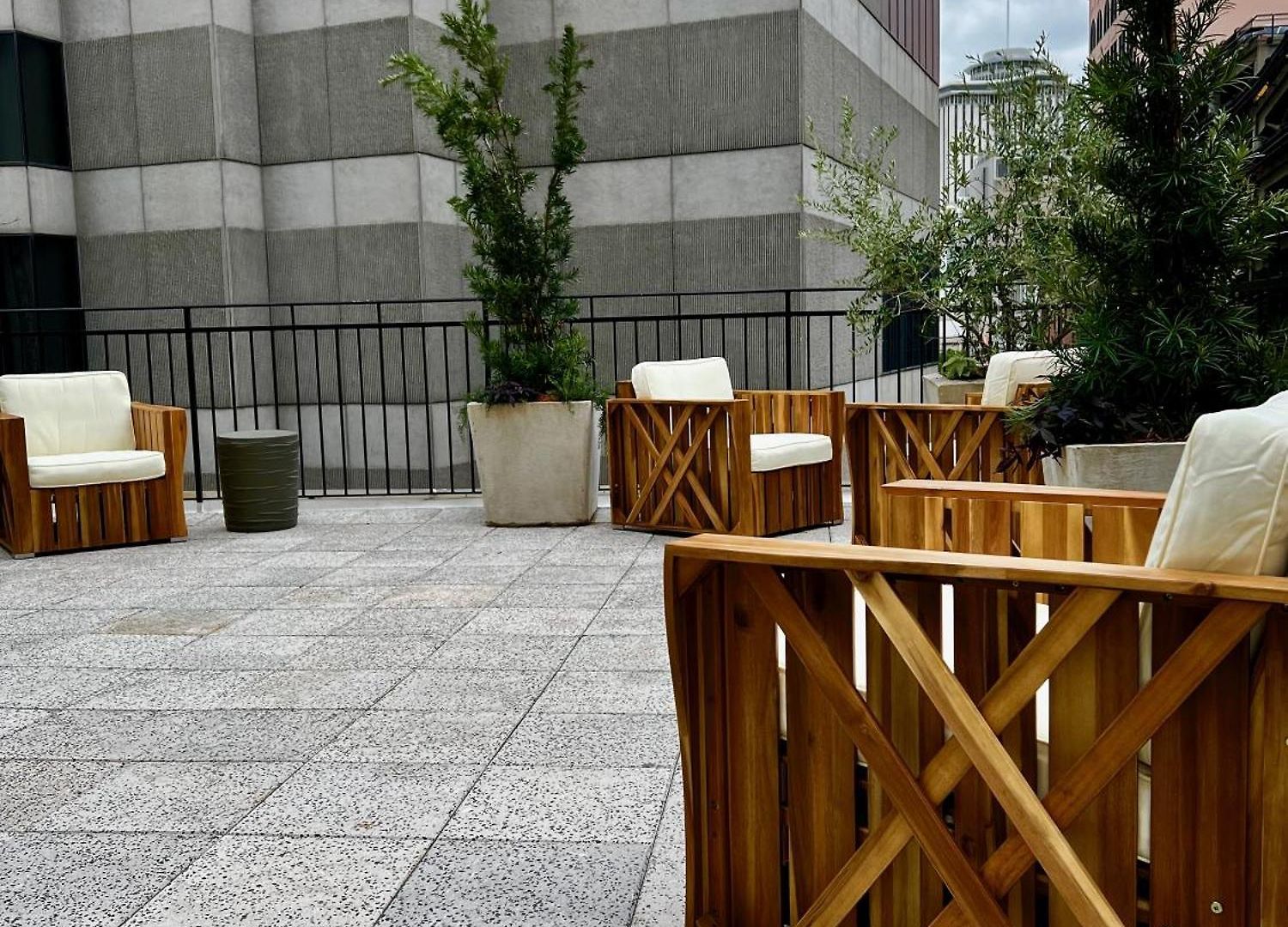 Entire W/ Party Rooftop - A Block Away From Parades *