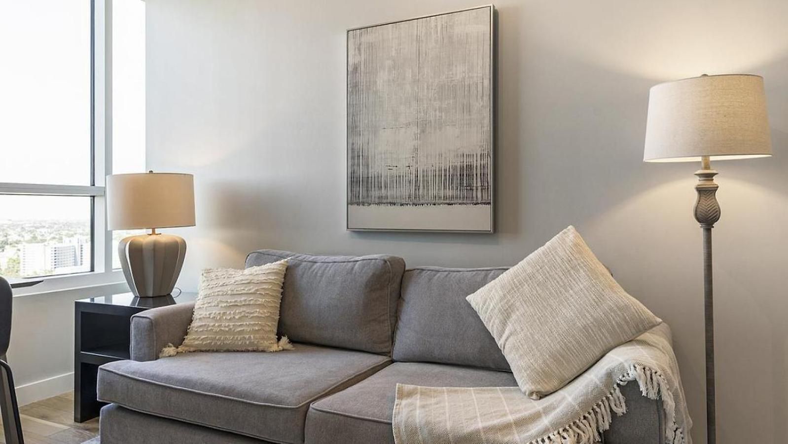 Landing Modern With Amazing Amenities *