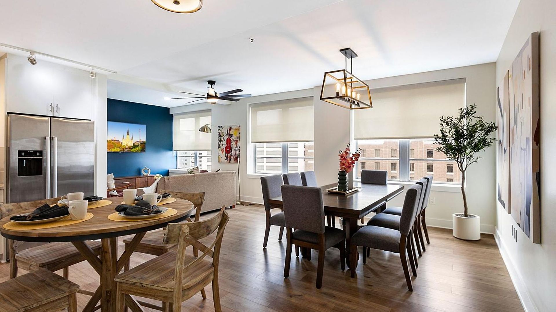 California Building By Hosteeva Apartment