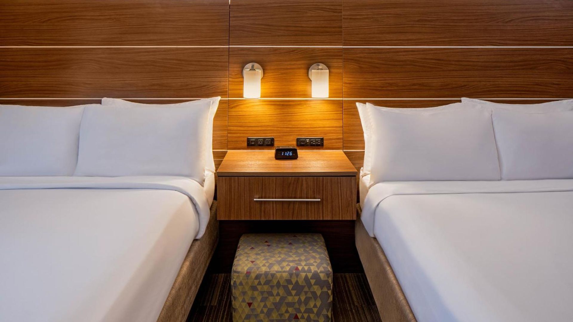 Hotel Express Downtown By Ihg 3*