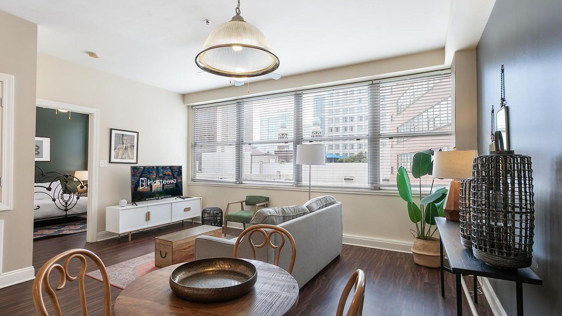 Spacious Modern Near French Quarter Apartment