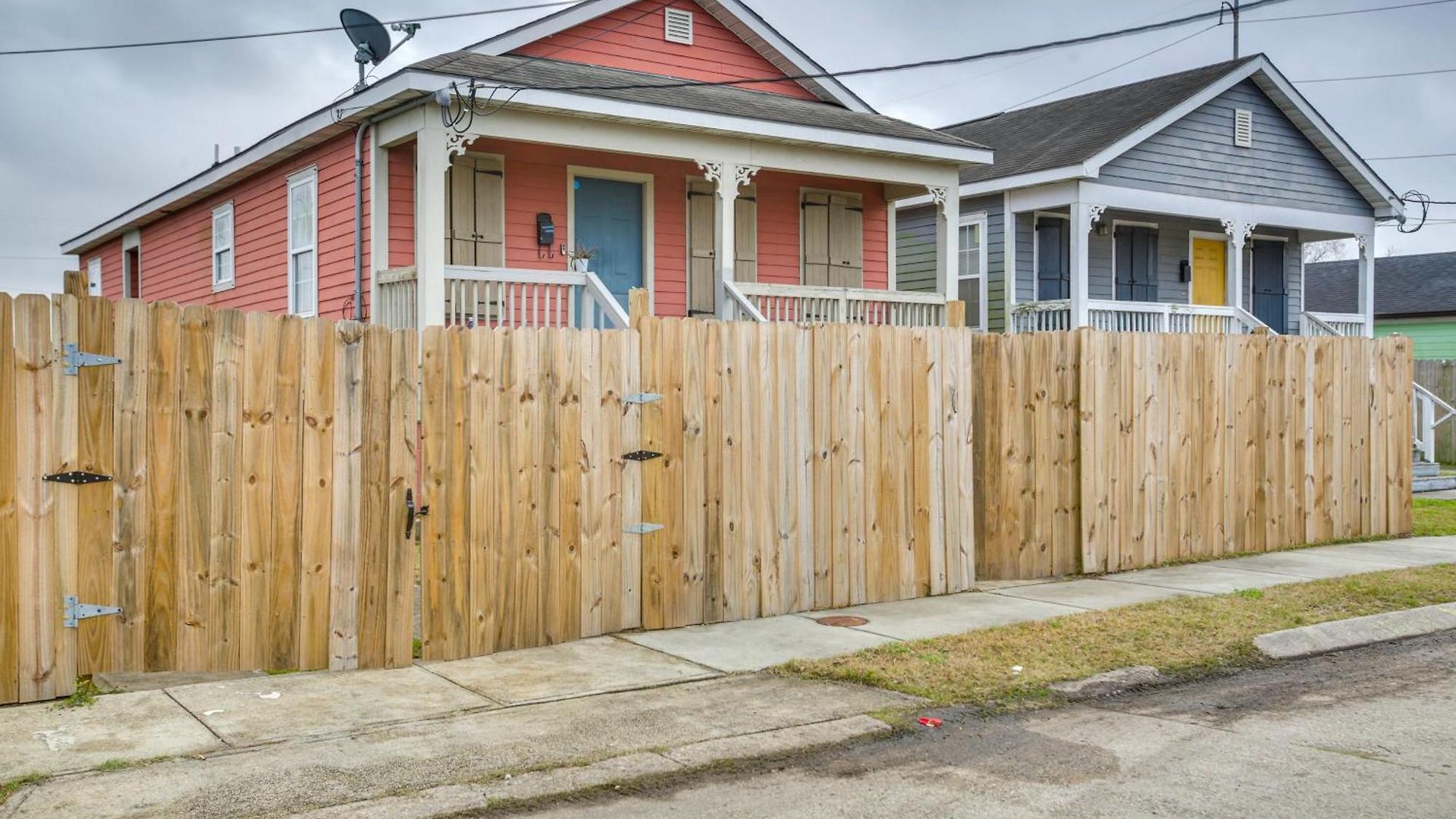 < 3 Mi To French Quarter: Pet-friendly *
