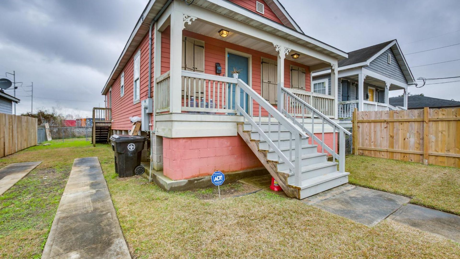 < 3 Mi To French Quarter: Pet-friendly