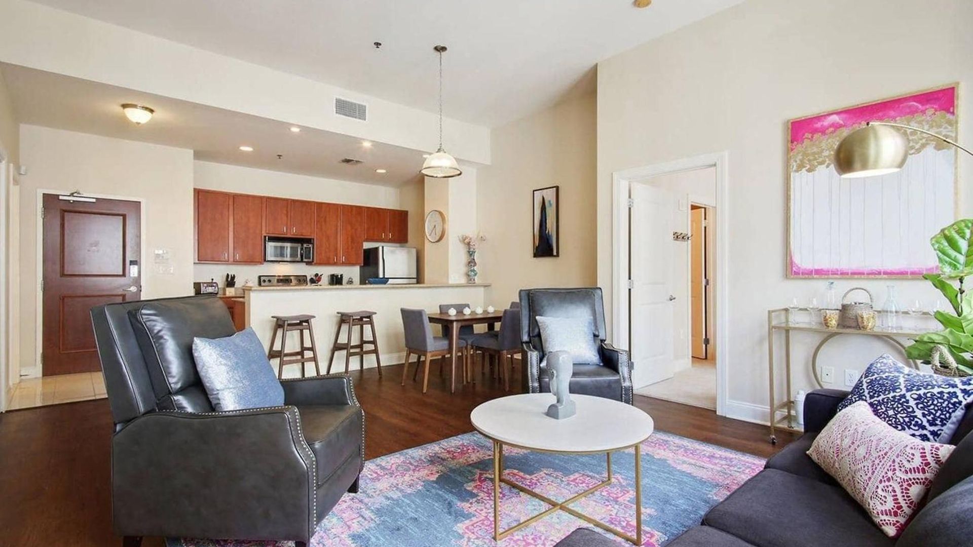 Upscale Nola Apartment