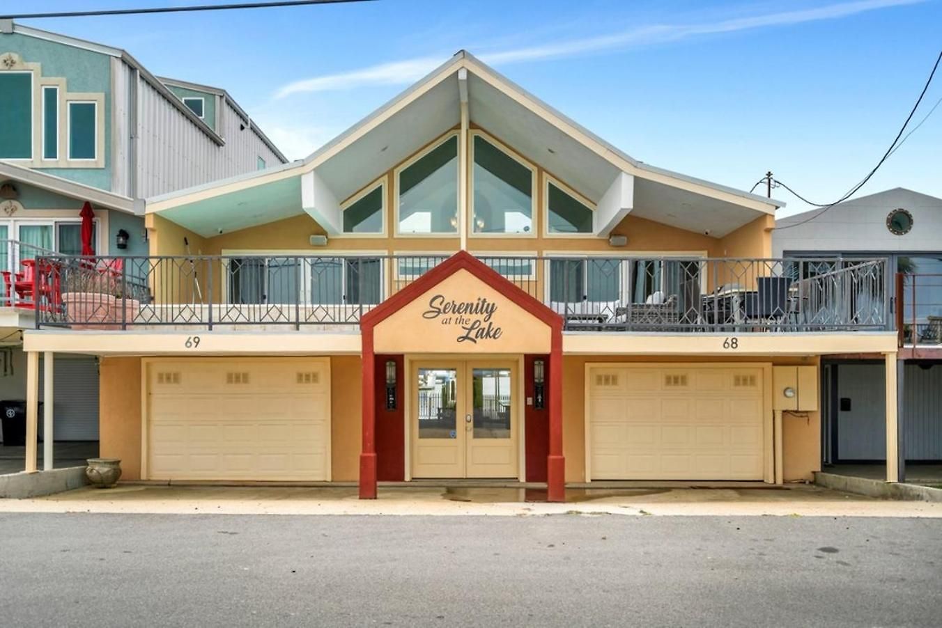 3Br Lakefront Retreat W Pool & Balcony Views *