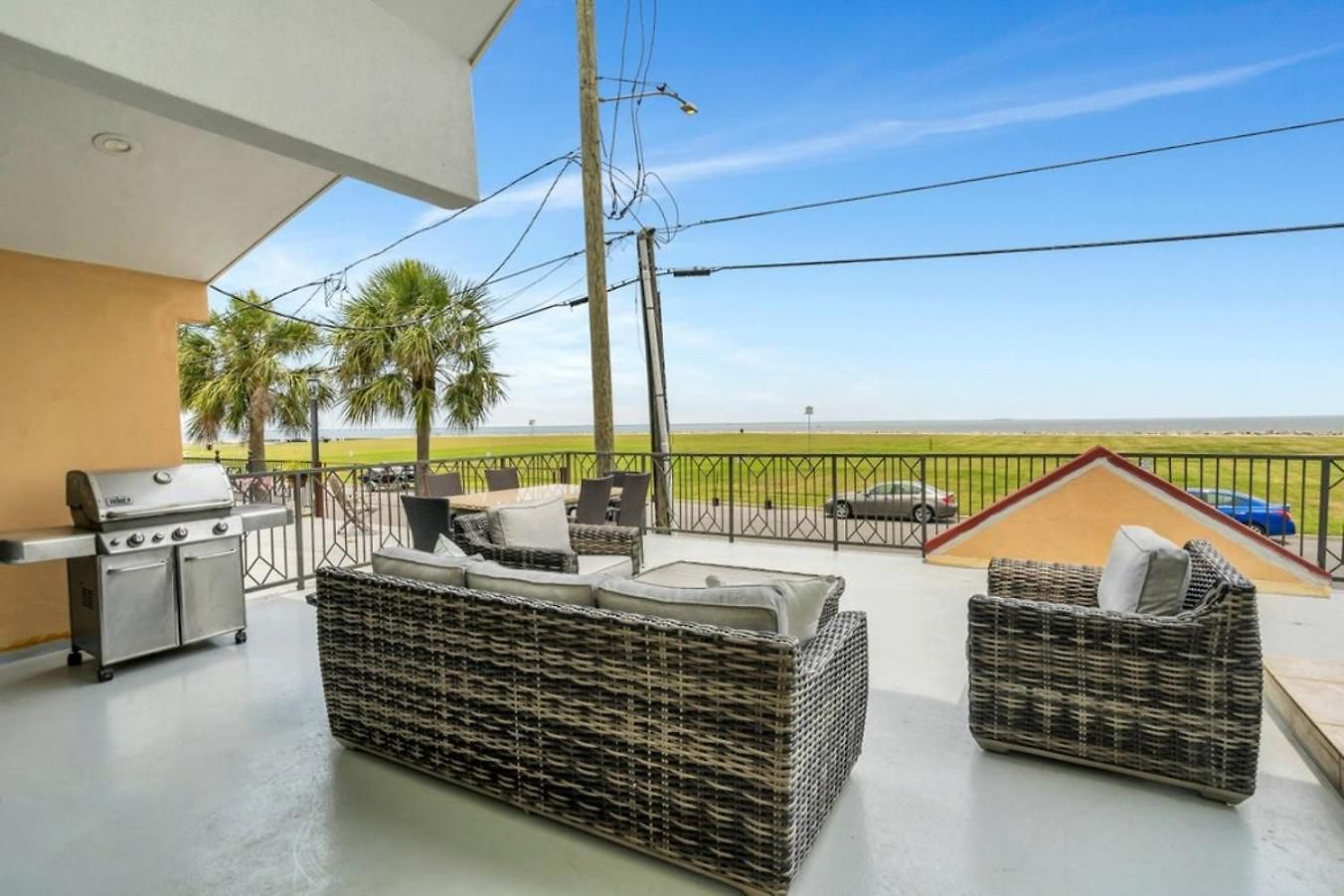 3Br Lakefront Retreat W Pool & Balcony Views New Orleans