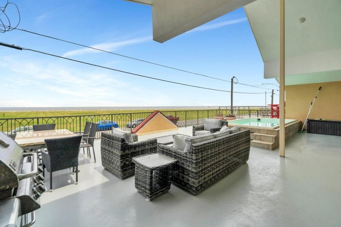 3Br Lakefront Retreat W Pool & Balcony Views * New Orleans