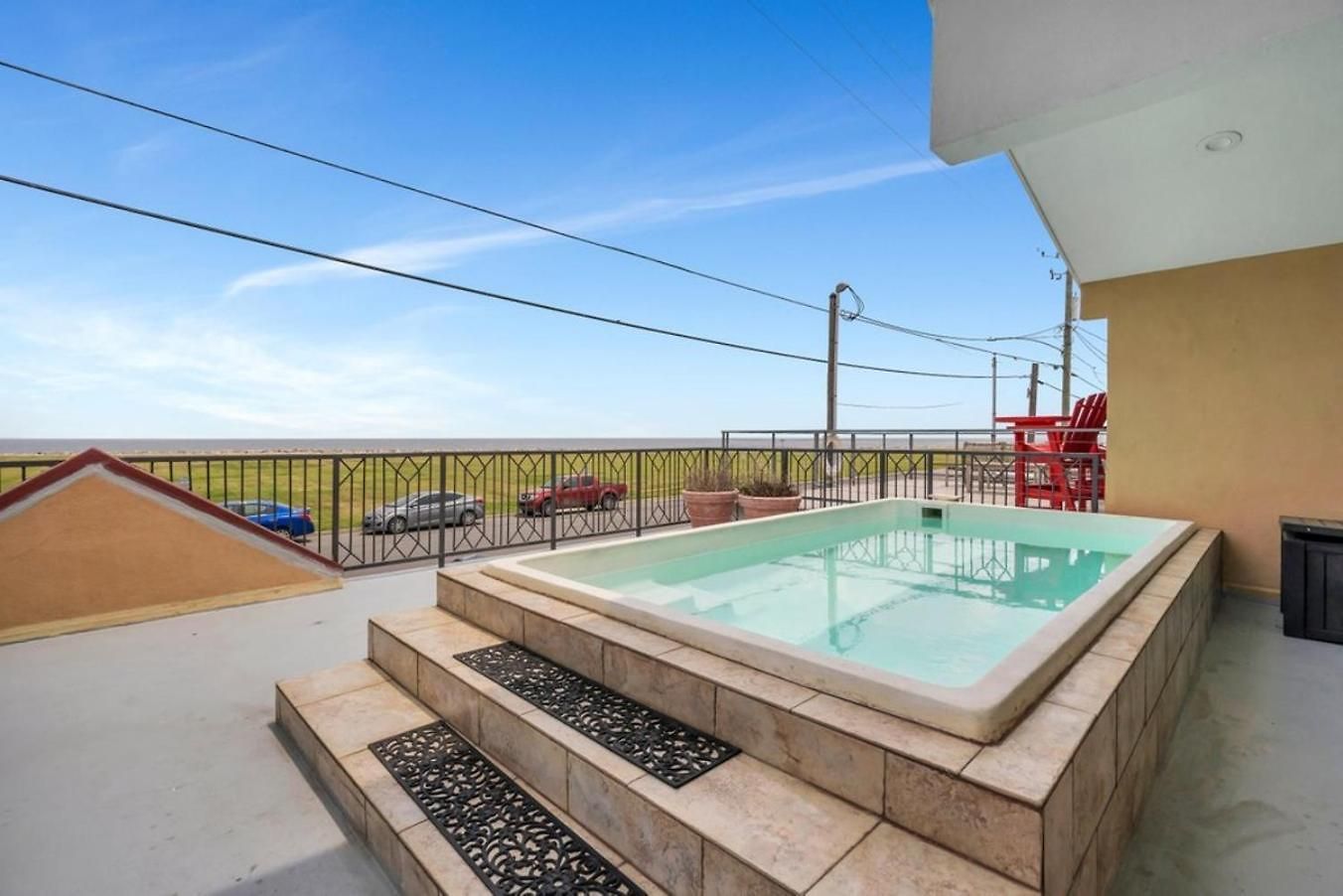 3Br Lakefront Retreat W Pool & Balcony Views New Orleans