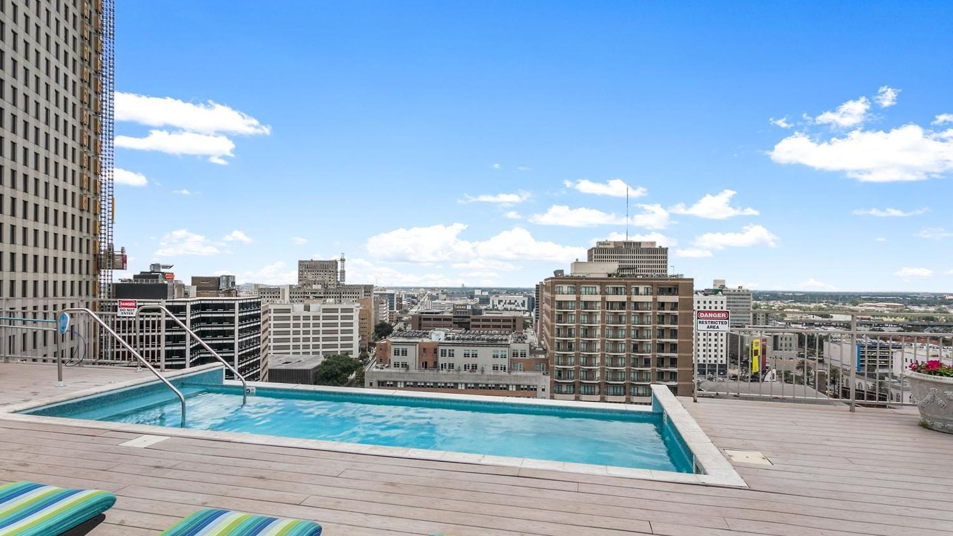 Spacious Modern Near French Quarter Apartment *