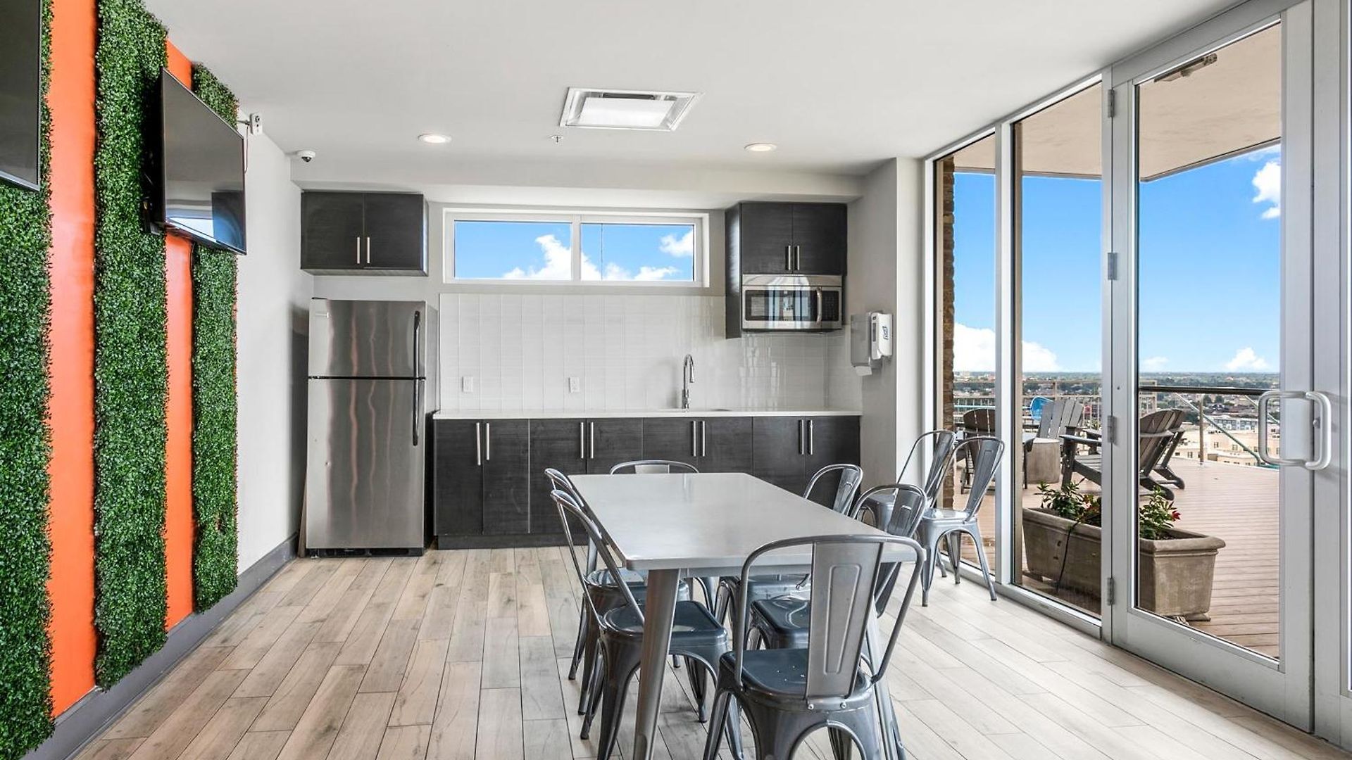 Spacious Modern Near French Quarter