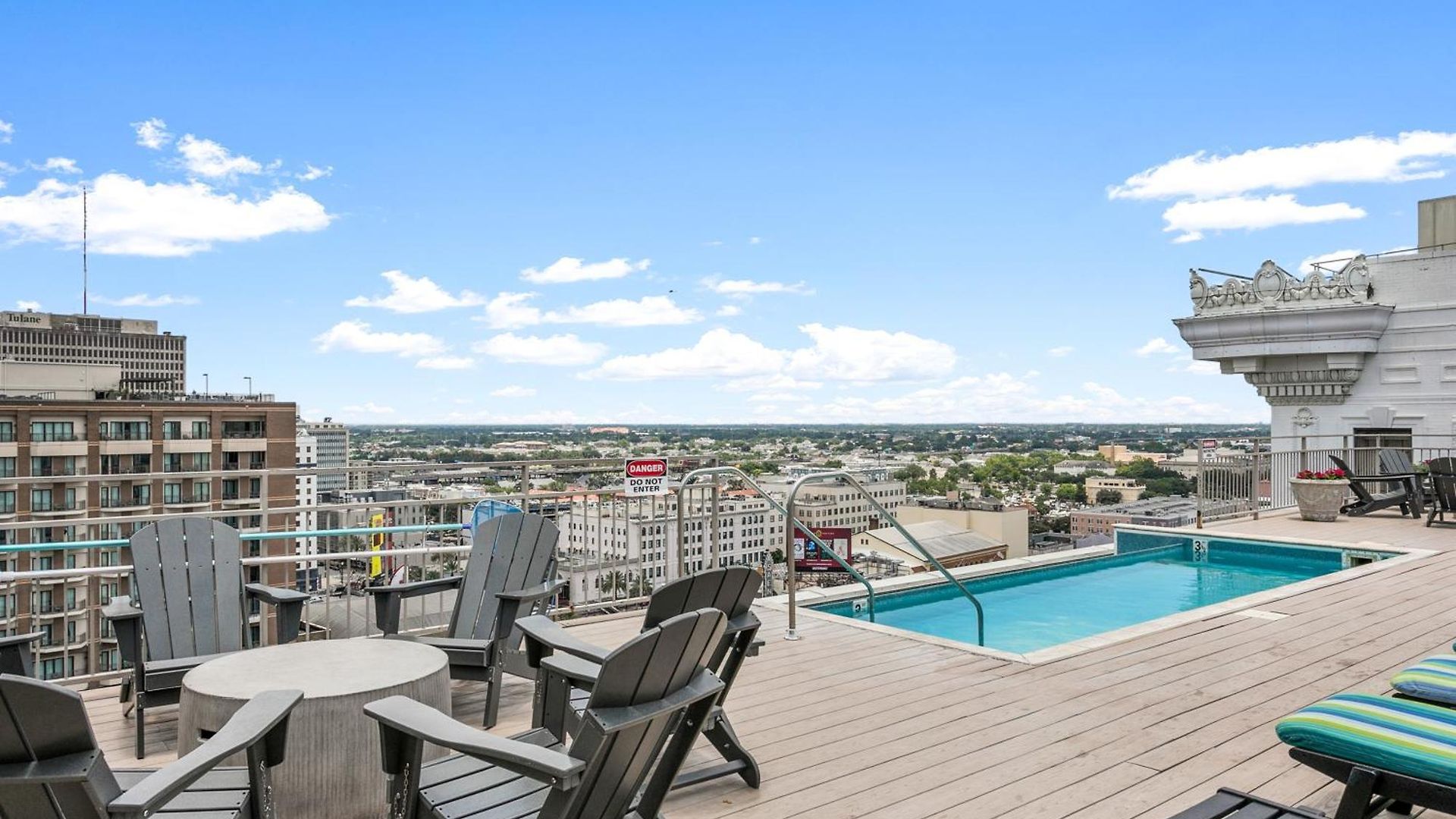 Spacious Modern Near French Quarter Apartment *