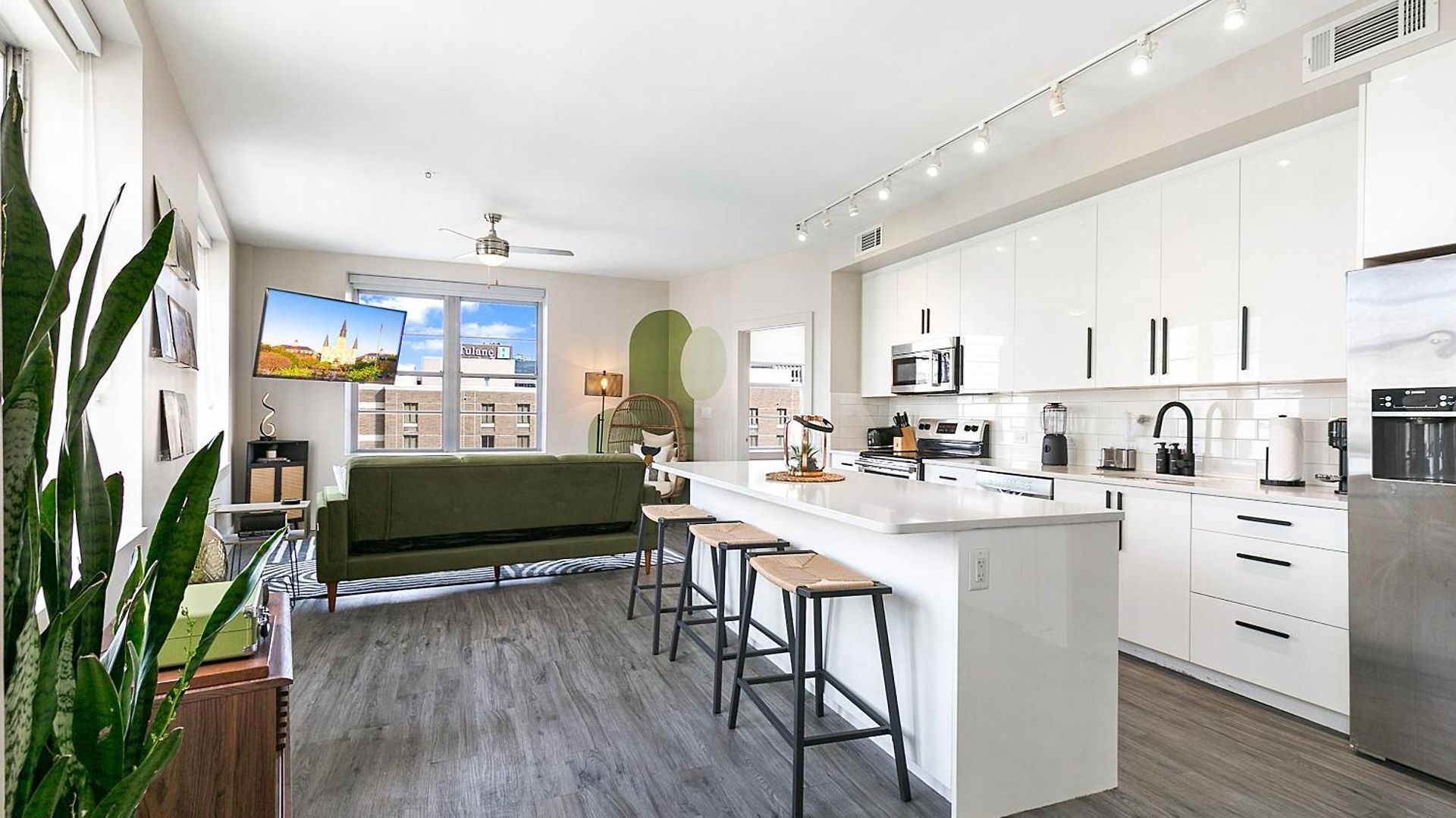 2br Spacious Downtown