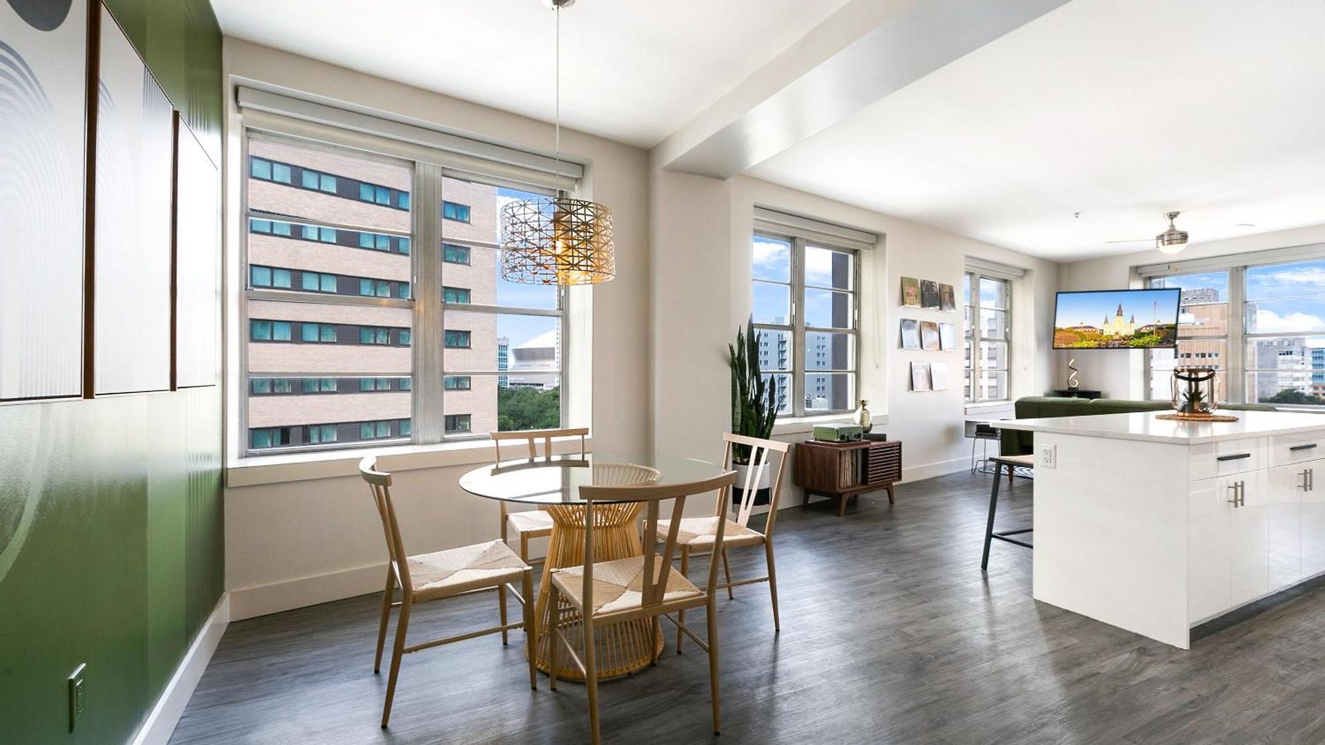 2br Spacious Downtown