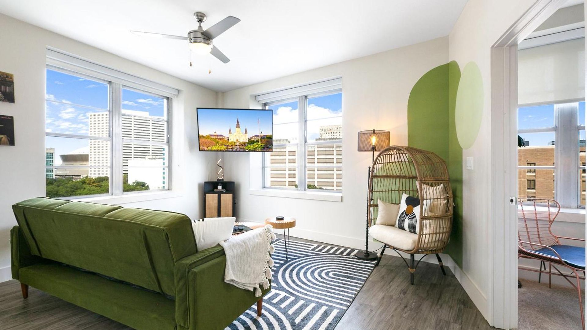 2br Spacious Downtown Apartment *