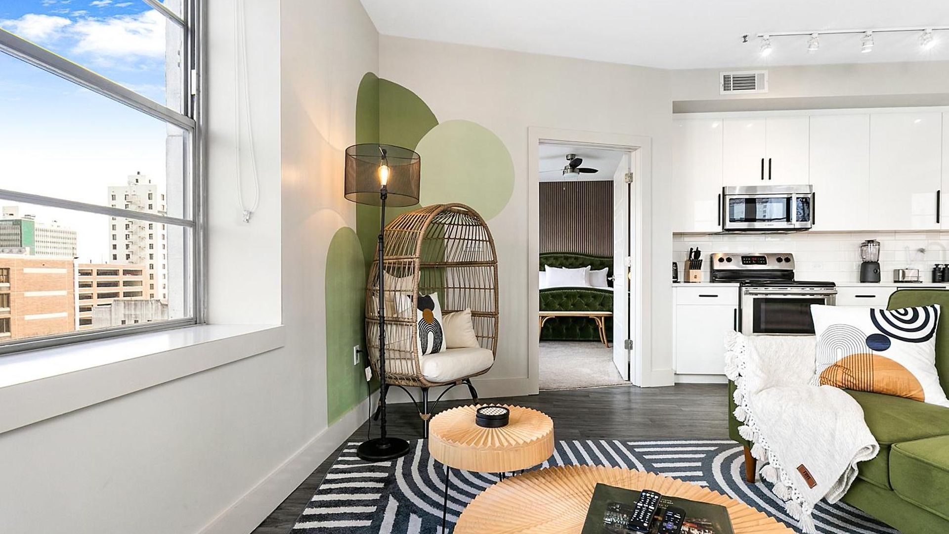 2br Spacious Downtown Apartment *