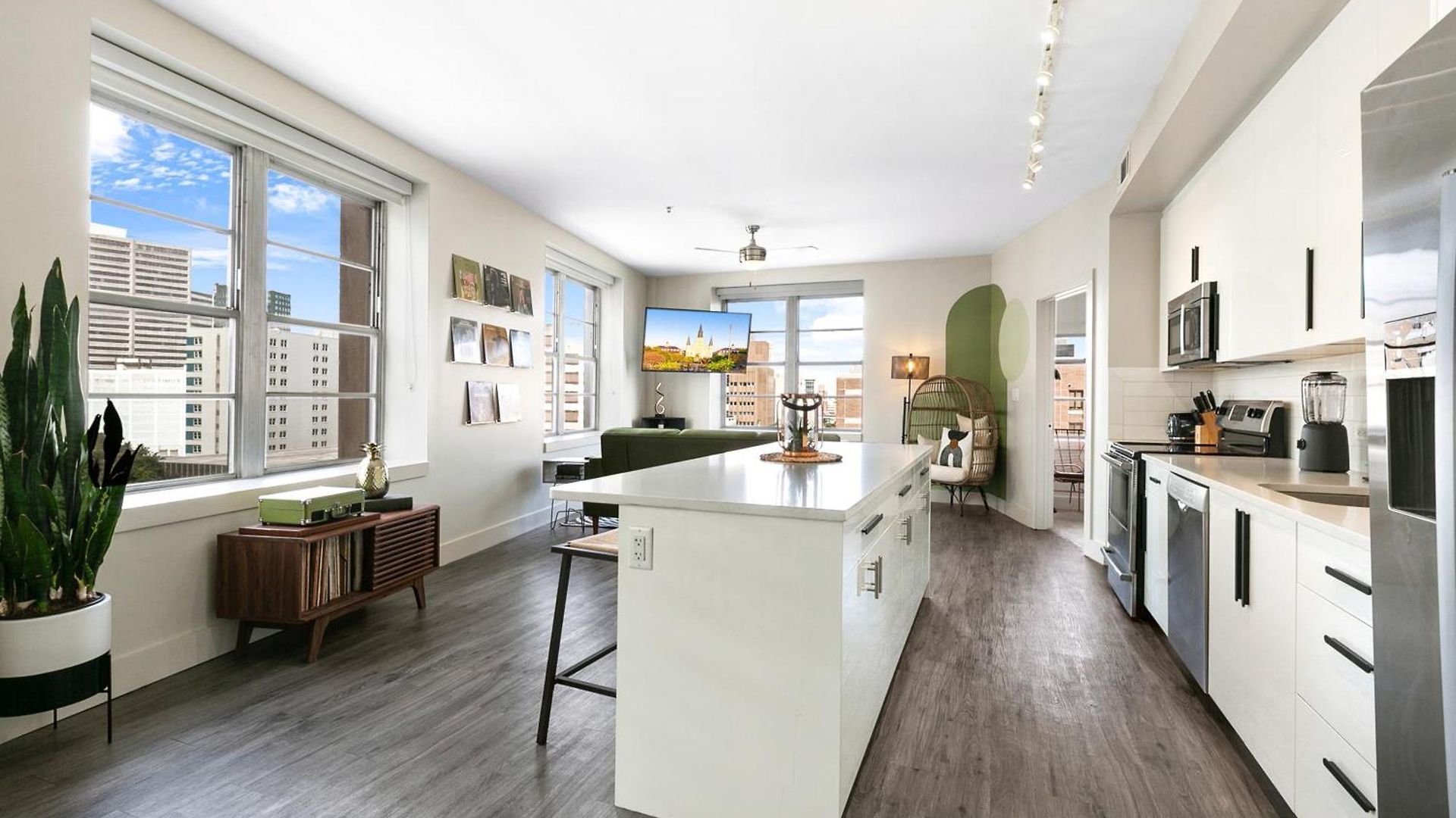 Apartment 2br Spacious Downtown New Orleans