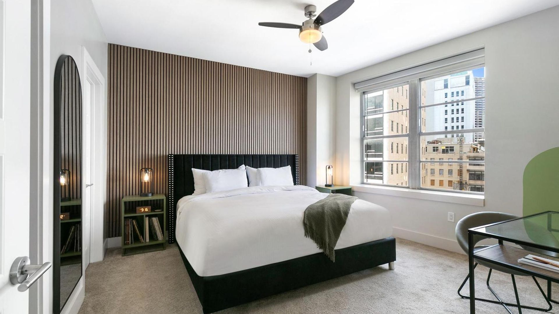 2br Spacious Downtown Apartment *