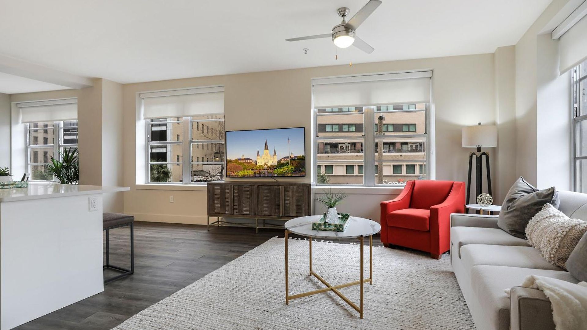 2br Spacious Downtown Apartment