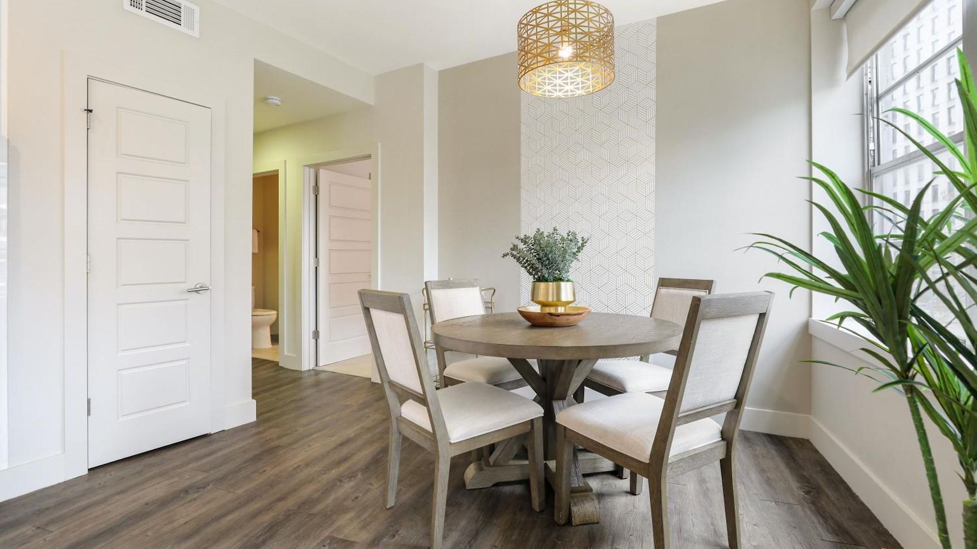 Apartment 2br Spacious Downtown *