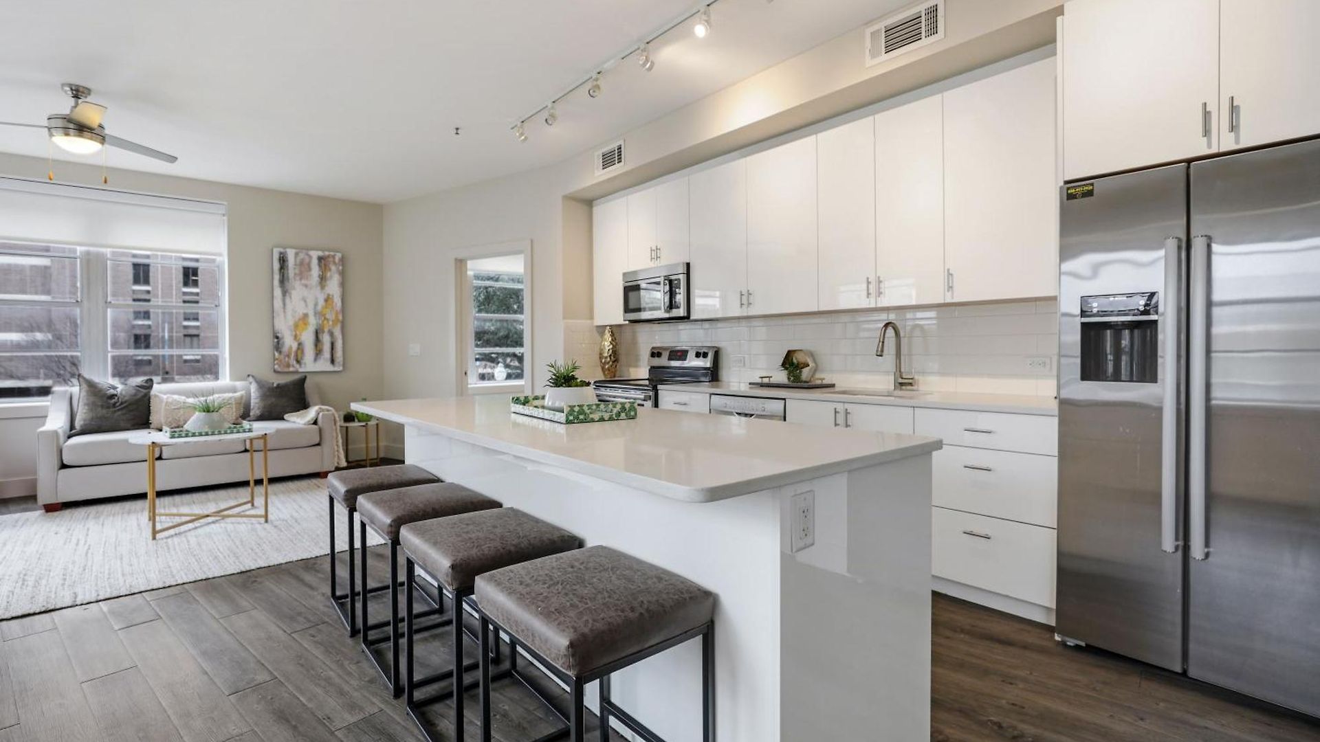 2br Spacious Downtown