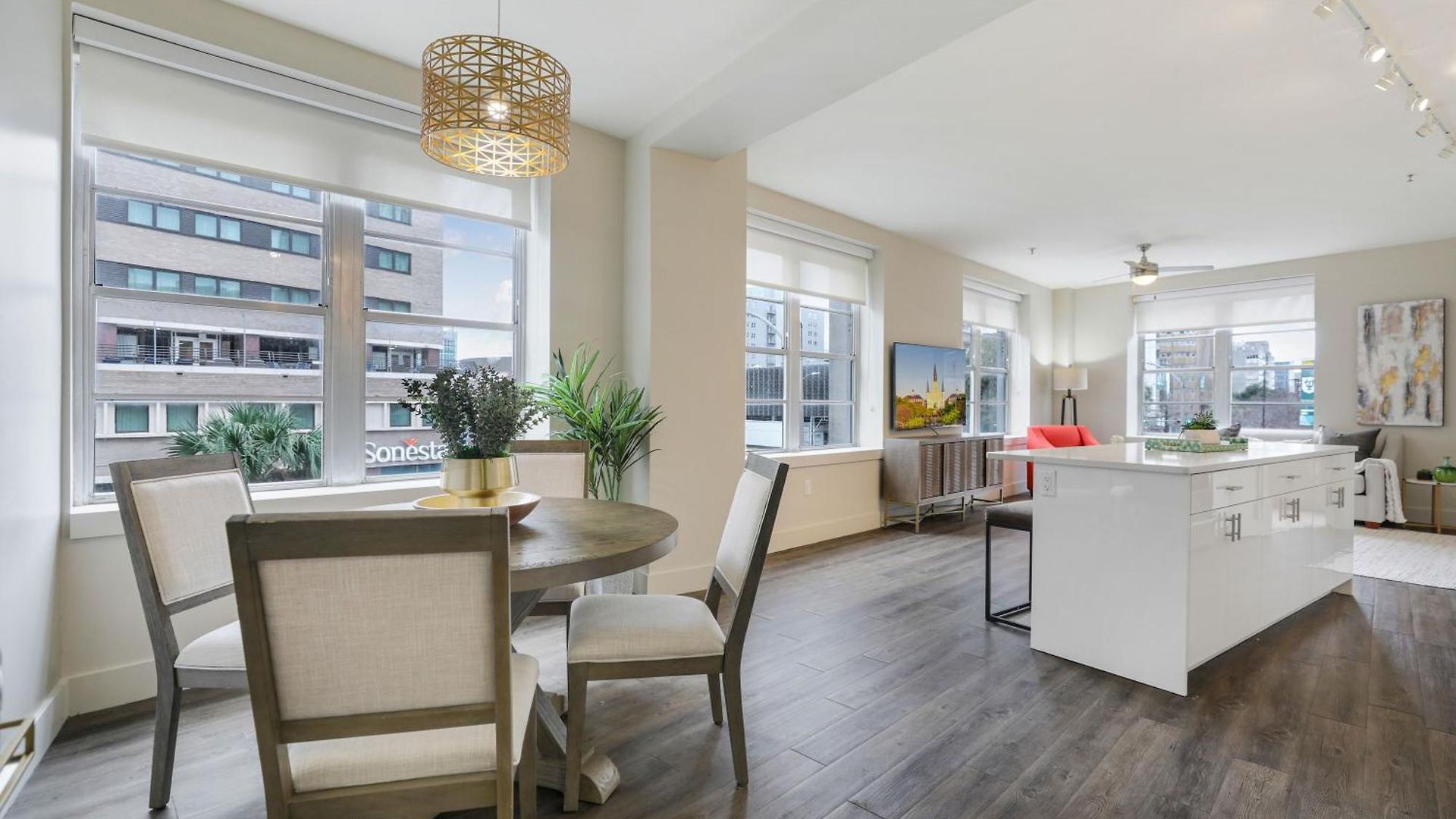 2br Spacious Downtown Apartment *