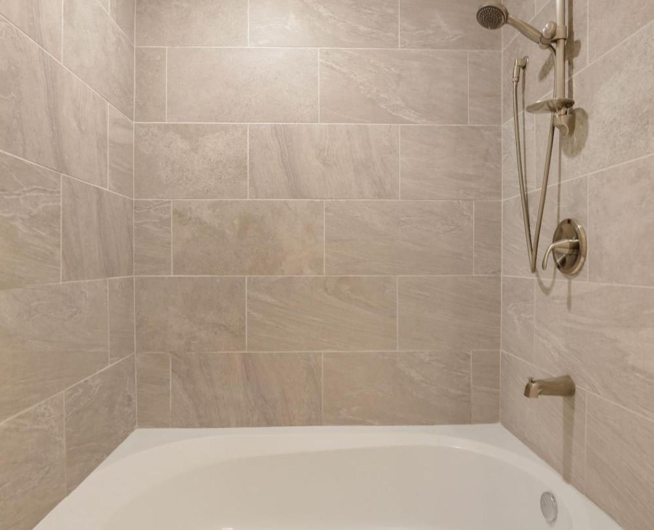 2br Spacious Downtown Apartment