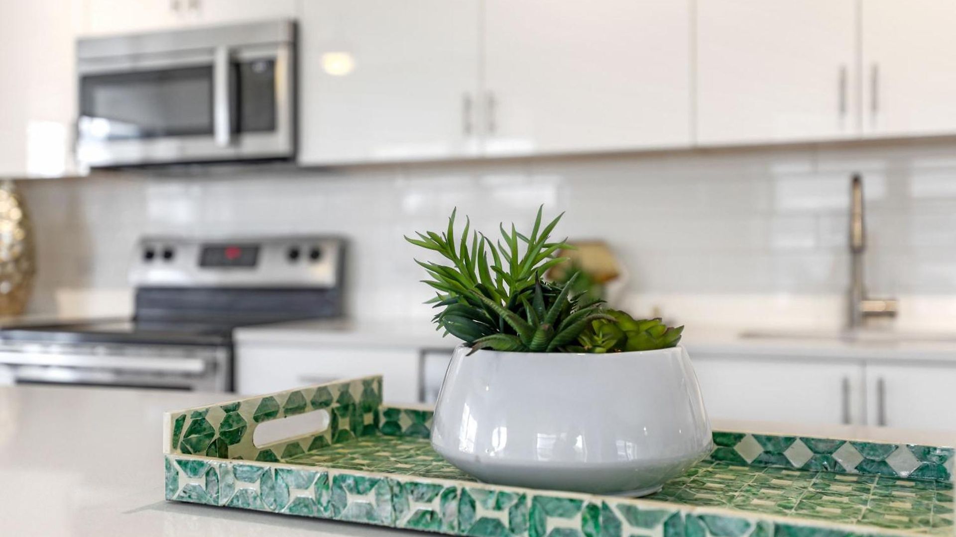 2br Spacious Downtown Apartment *