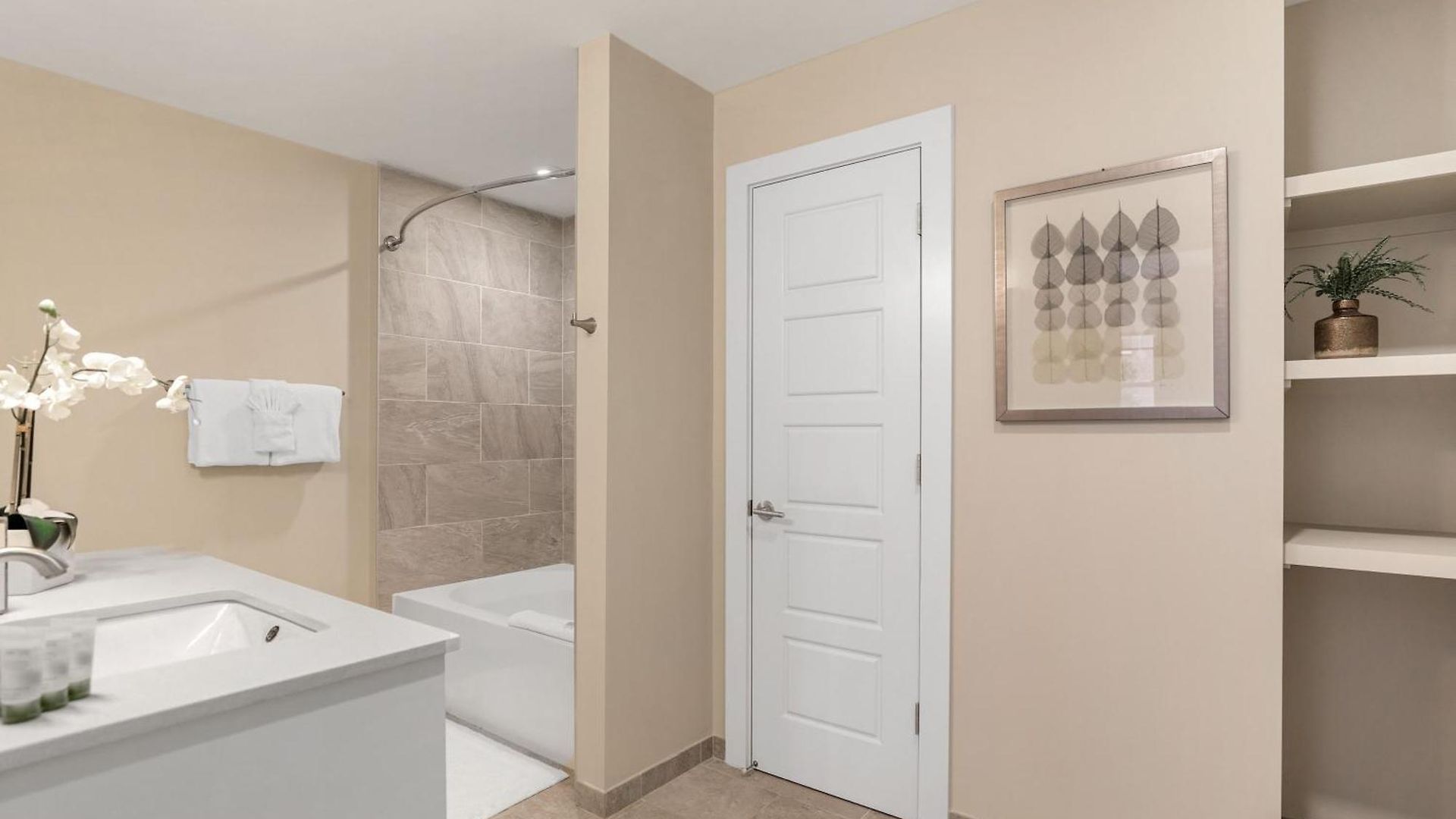 2br Spacious Downtown Apartment