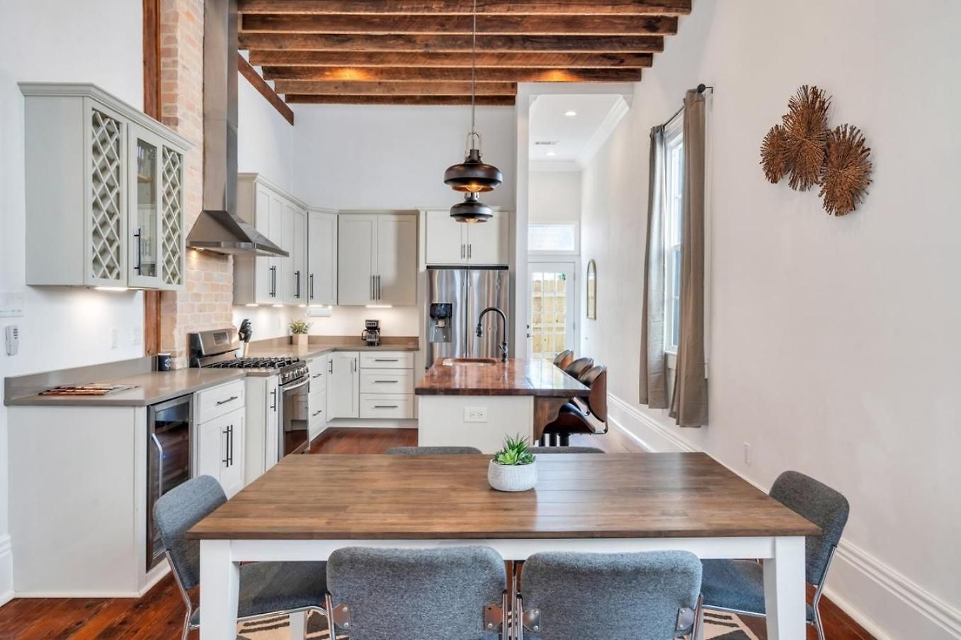 Bright Home W Plunge Pool & Arcade Games