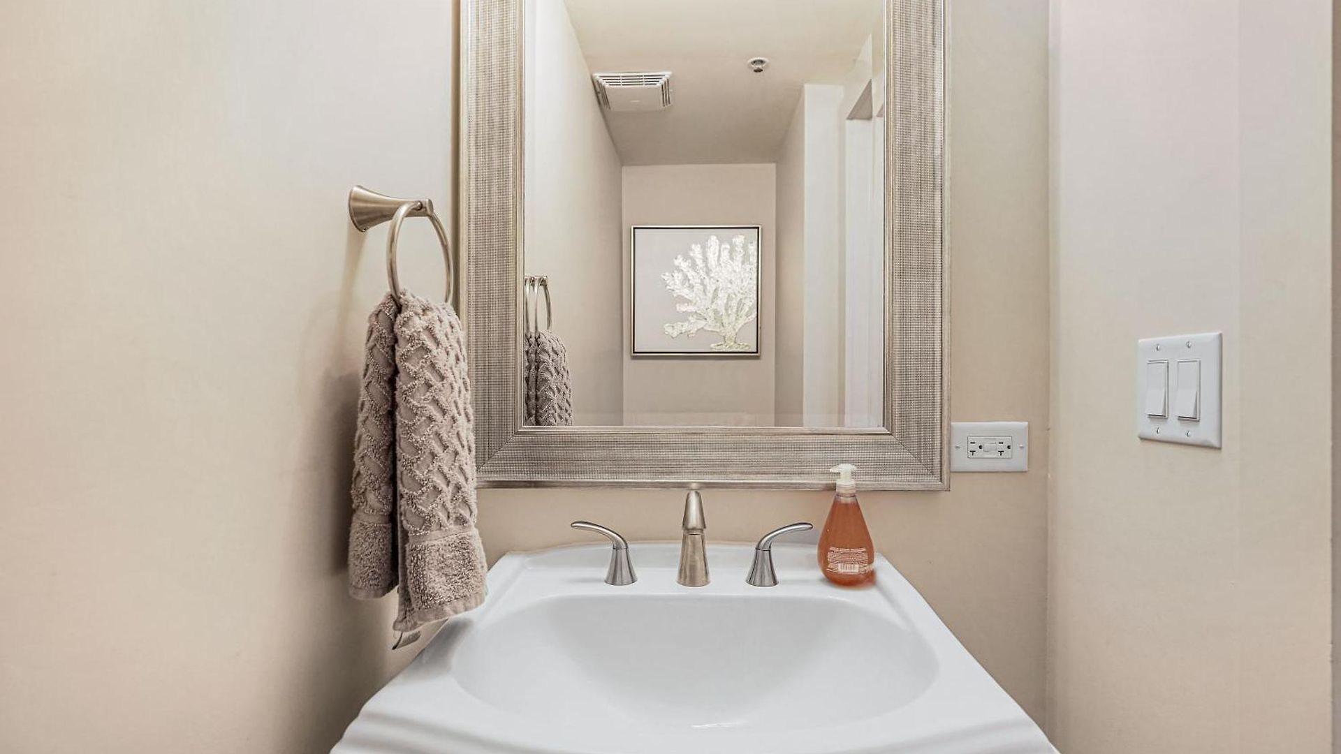 Apartment 2br Spacious Downtown *