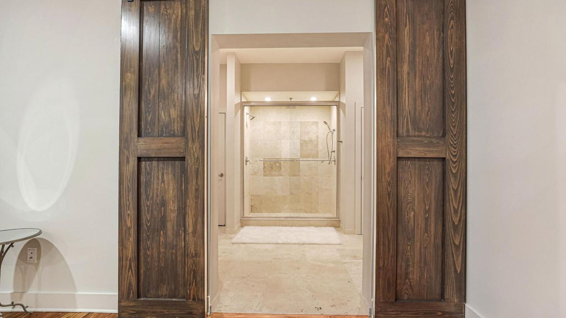 2br Spacious Downtown