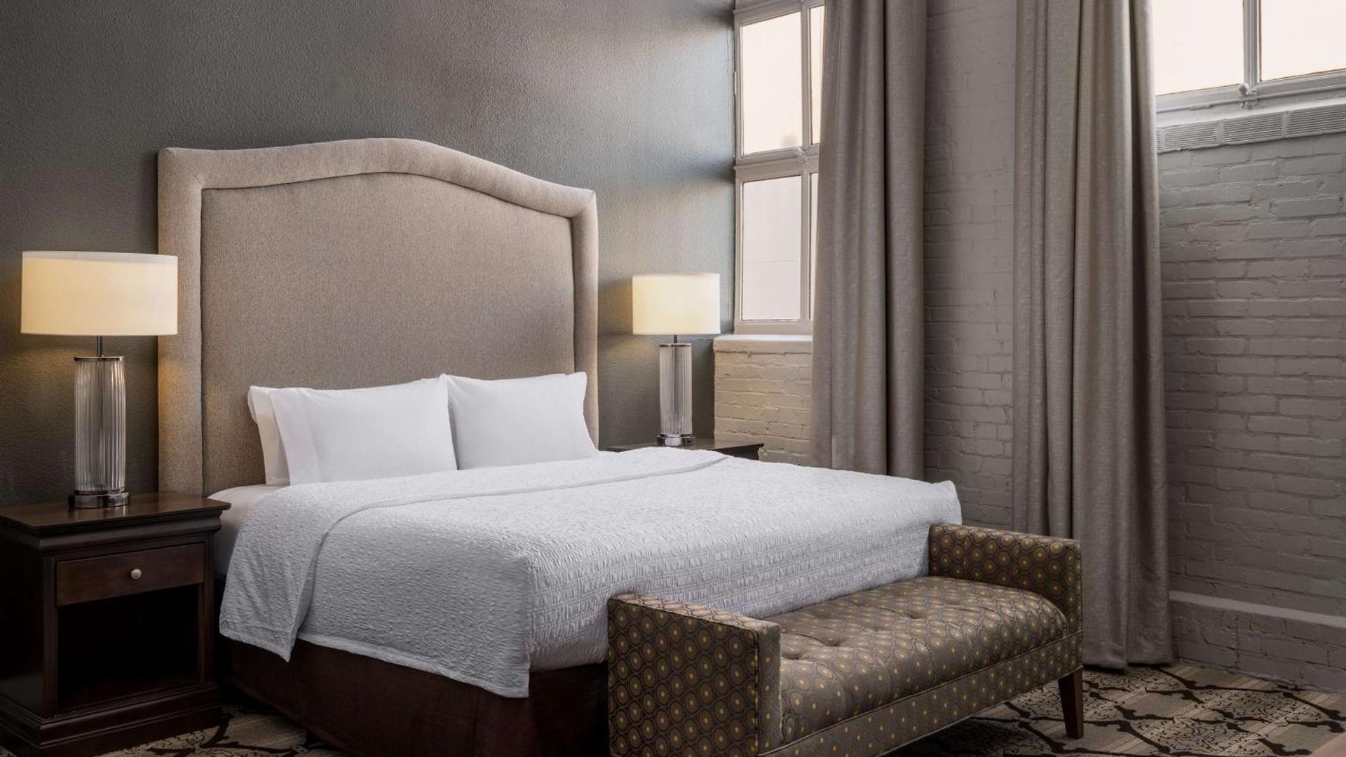 Hampton And Convention Center Hotel